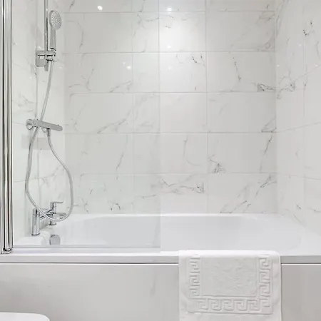 Apollo Luxury - Netflix - Fast Wifi- Free Parking Apartment