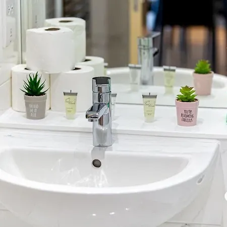 Apartment Apollo Luxury - Netflix - Fast Wifi- Free Parking *